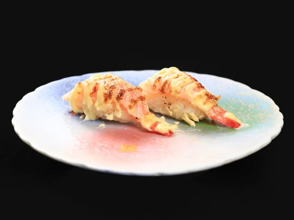 『火炙熟虾寿司』2每一口都是享受金黄的色泽,酥脆的外皮用