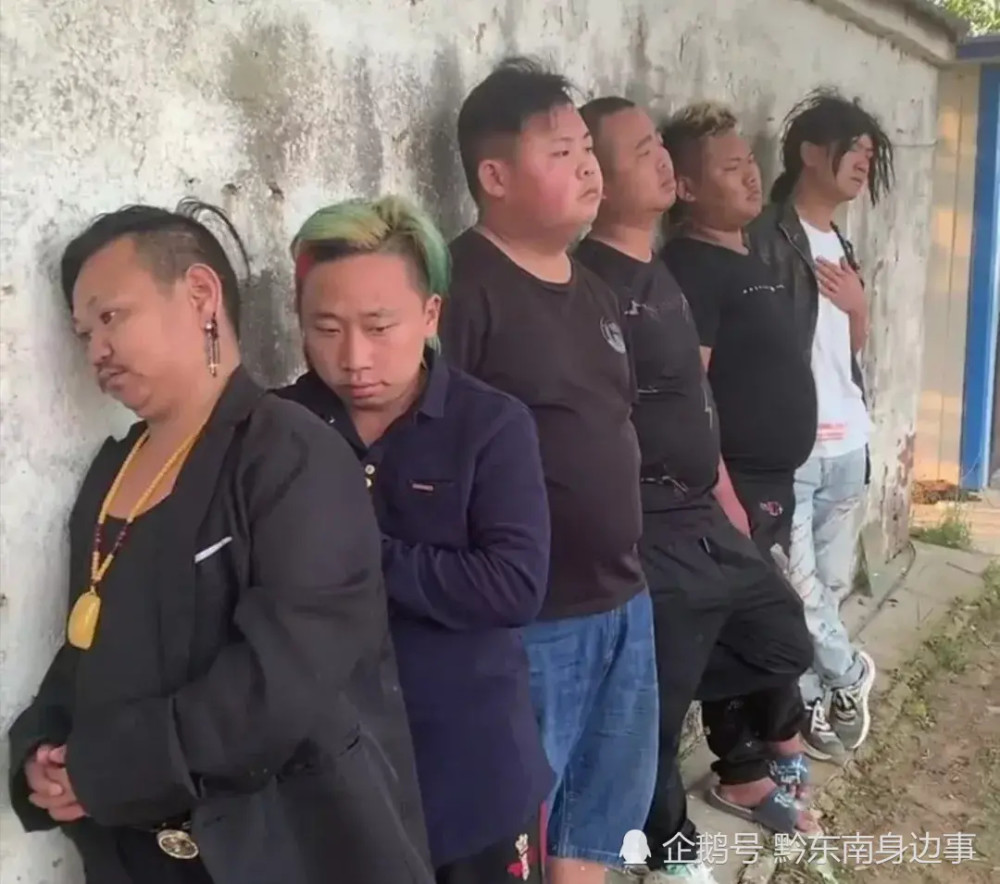 云南网红f4,由原来的4个人,后面陆续加入杉菜和来自香港的陈总_腾讯