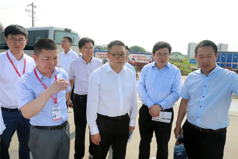 实地考察后,沈东一行还与