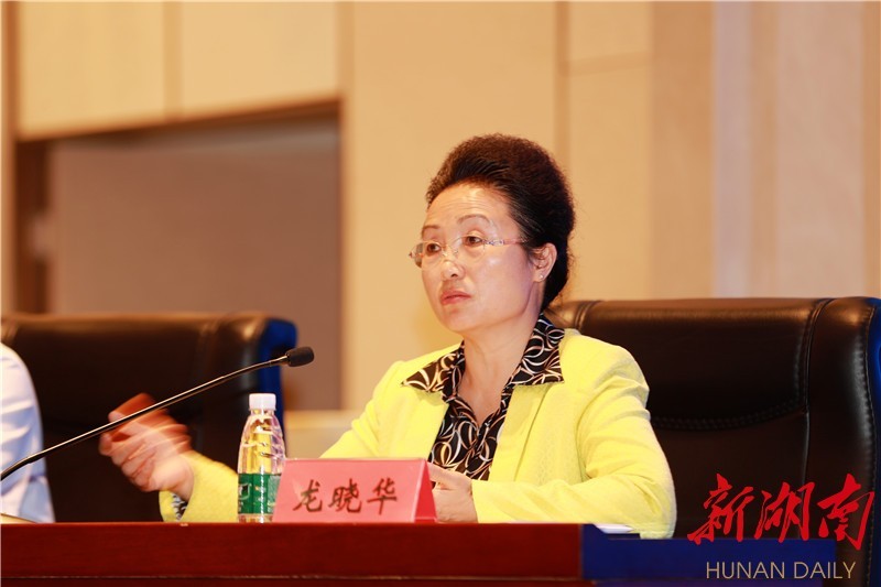 省政府督察室主任宁资利为湘西州政府党组上专题辅导课