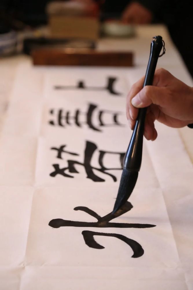 王羲之的写字姿势竟是这样的?_腾讯新闻