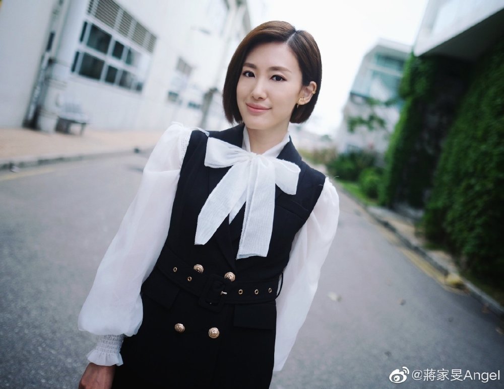 tvb上位小花蒋家旻新剧挑战律师角色,退圈女神成其幕后军师_腾讯新闻