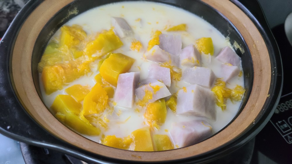 今天就跟大家分享一道广东也挺出名的糖水,那就是南瓜香芋糖水,这样做