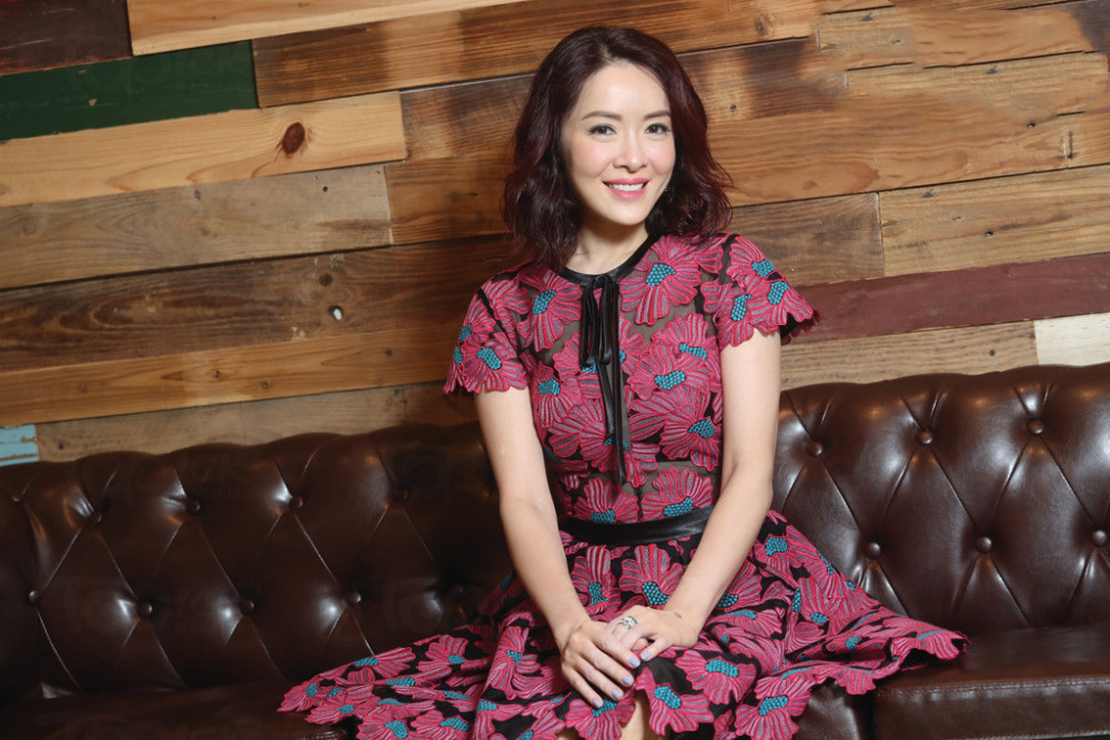 向海岚揭向华强侄女身份戴上亿翡翠受访曾被误认成龙女友