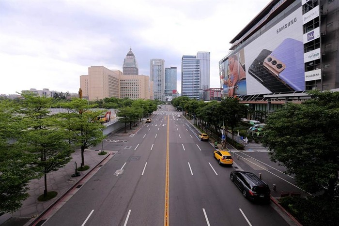 空旷的街道台媒曝疫情升温后台北市信义区街头地铁画面