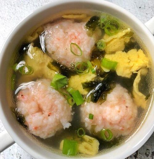 晚上来一碗裙带菜虾滑汤太舒服啦做法简单一定要做