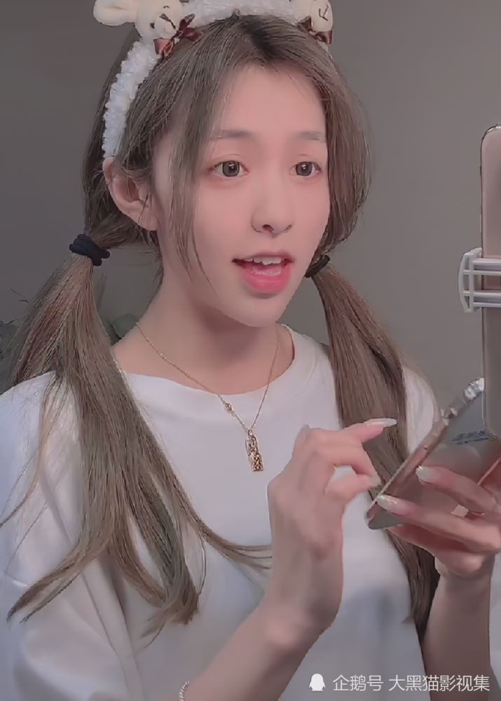 刘思瑶为证颜值用原相机拍照,背后瓷砖线被p成s形,真当网友们看不见?