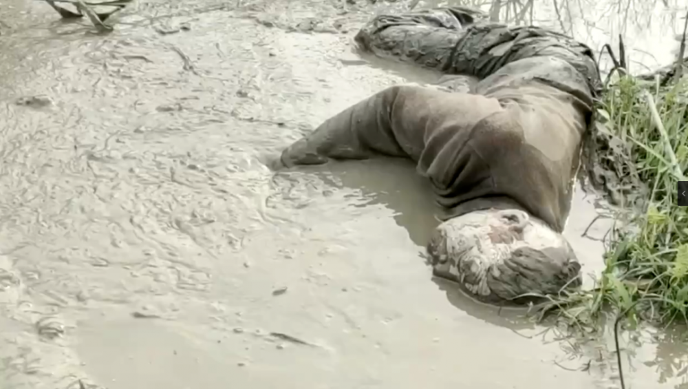 惊险老人深陷泥潭17个小时关键时刻