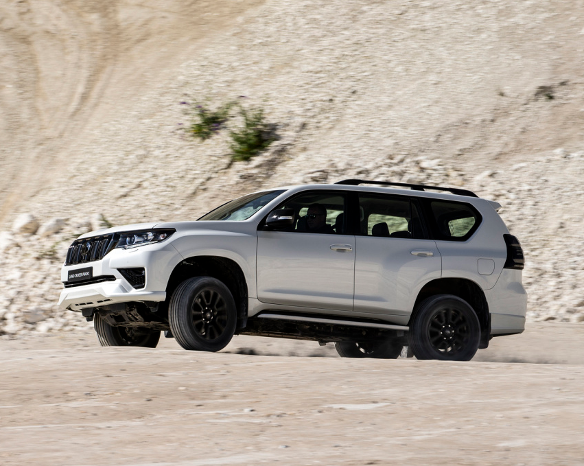 总算没白等,新款普拉多终于来了,将配四驱混动,或2022年上市