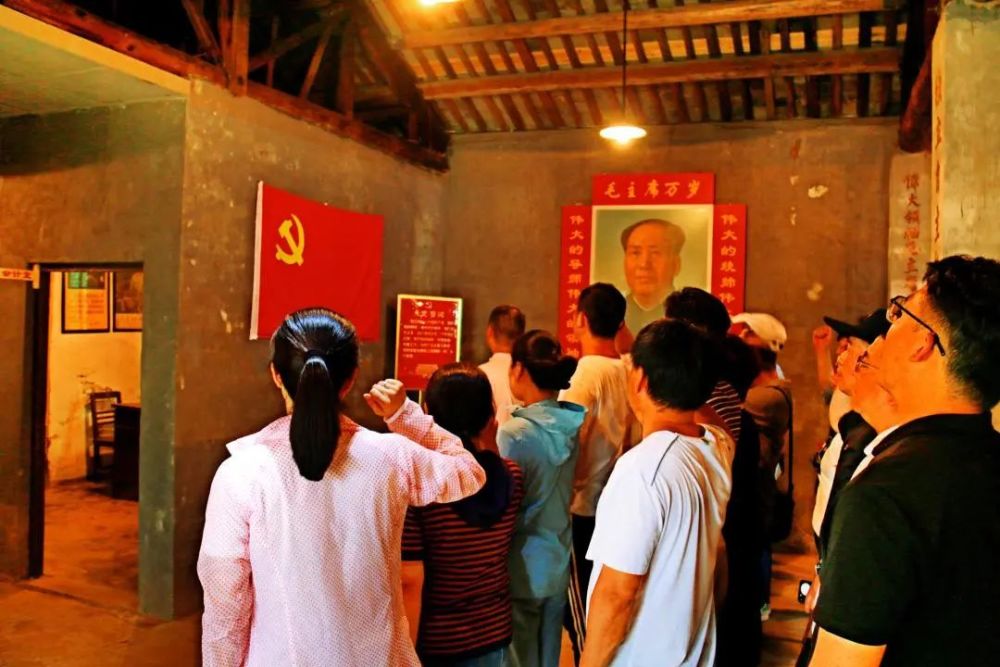 蚂蚁岛公社党委提出"苦战三年,围海造田"号召,在男劳力要出海的情况下