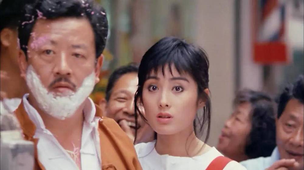 1989年,21岁的张敏和周星驰合作电影《最佳女婿》,并获香港电影金龙奖
