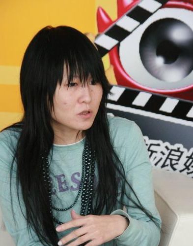 从问题少女到摇滚天后头部骨裂左眼被摘的罗琦今怎样了