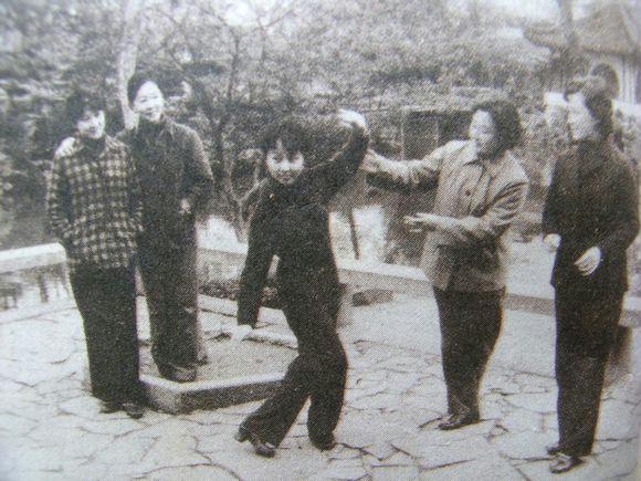 阿庆嫂扮演者洪雪飞:52岁命丧新疆山沟,丈夫以别样方式怀念