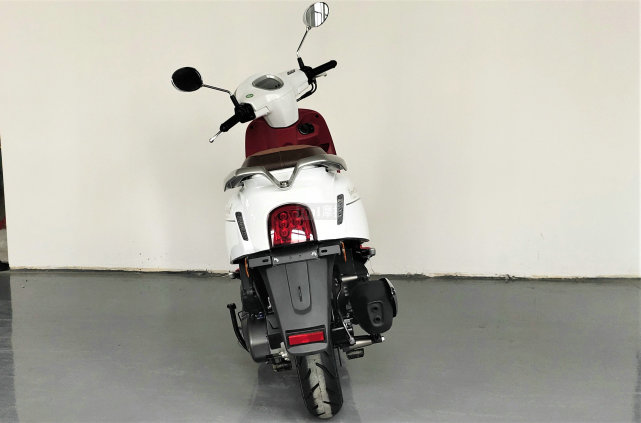 高颜值小资范 日常通勤代步利器 qjmotor壹米150到店实拍