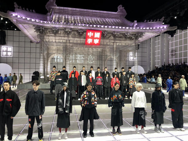 设计一直在进步,但总有美中不足的地方,此前的中国李宁的发布会也曾被