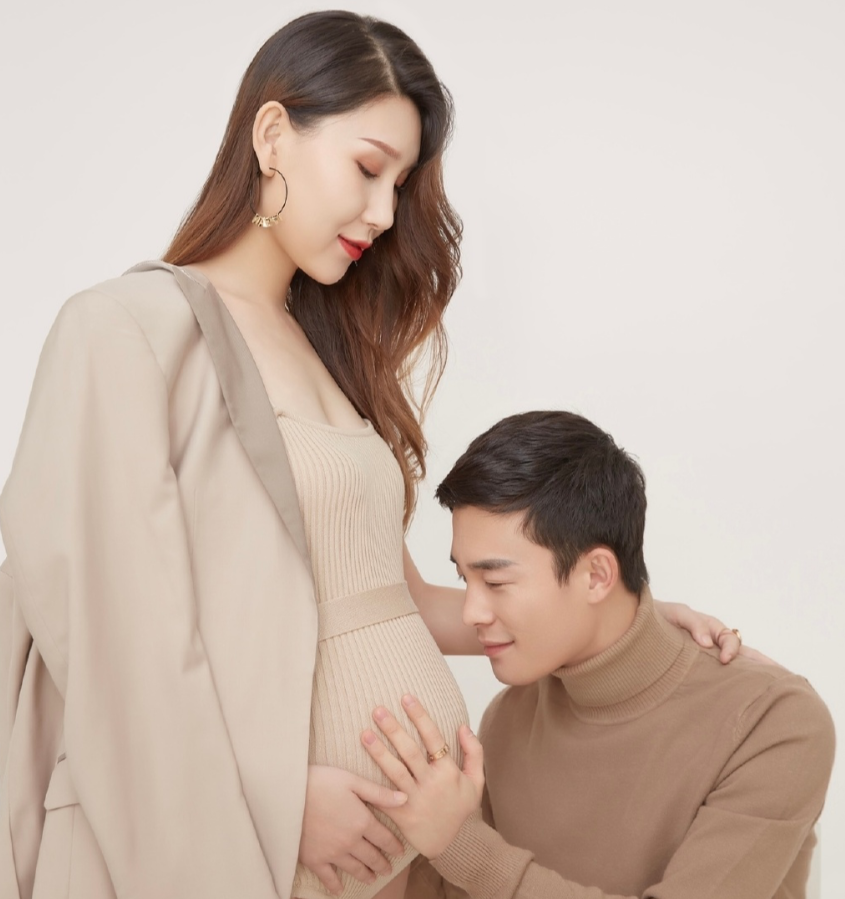 网红半阳被曝出轨旗下艺人本尊甩锅孕妻太敏感暗示将净身出户