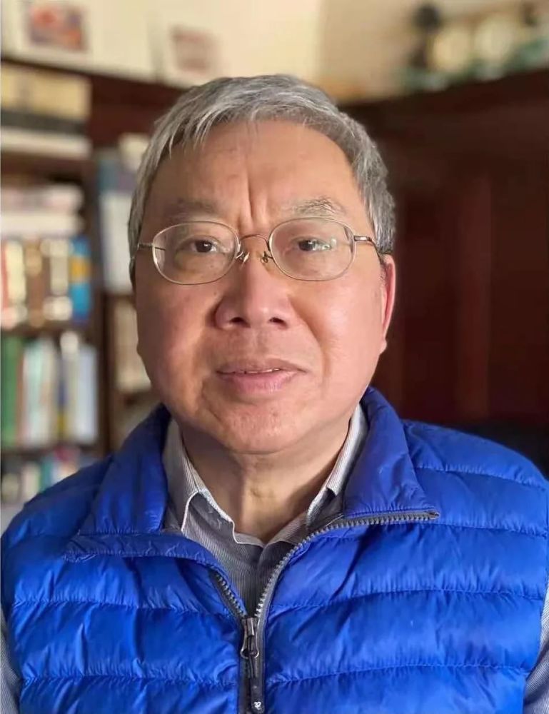 就相关问题,《燕京书评》采访了徐贲教授.