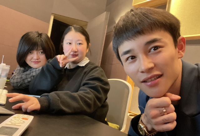 被质疑"出轨"公司女艺人,双方发文否认|网红|半阳|肖书妍|歌手