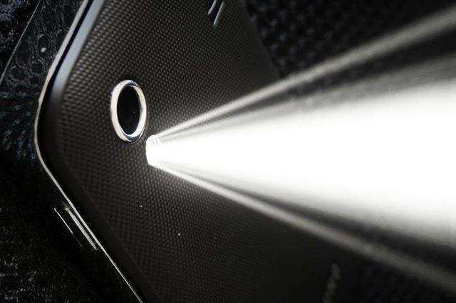 手机闪光灯就快寿终正寝了