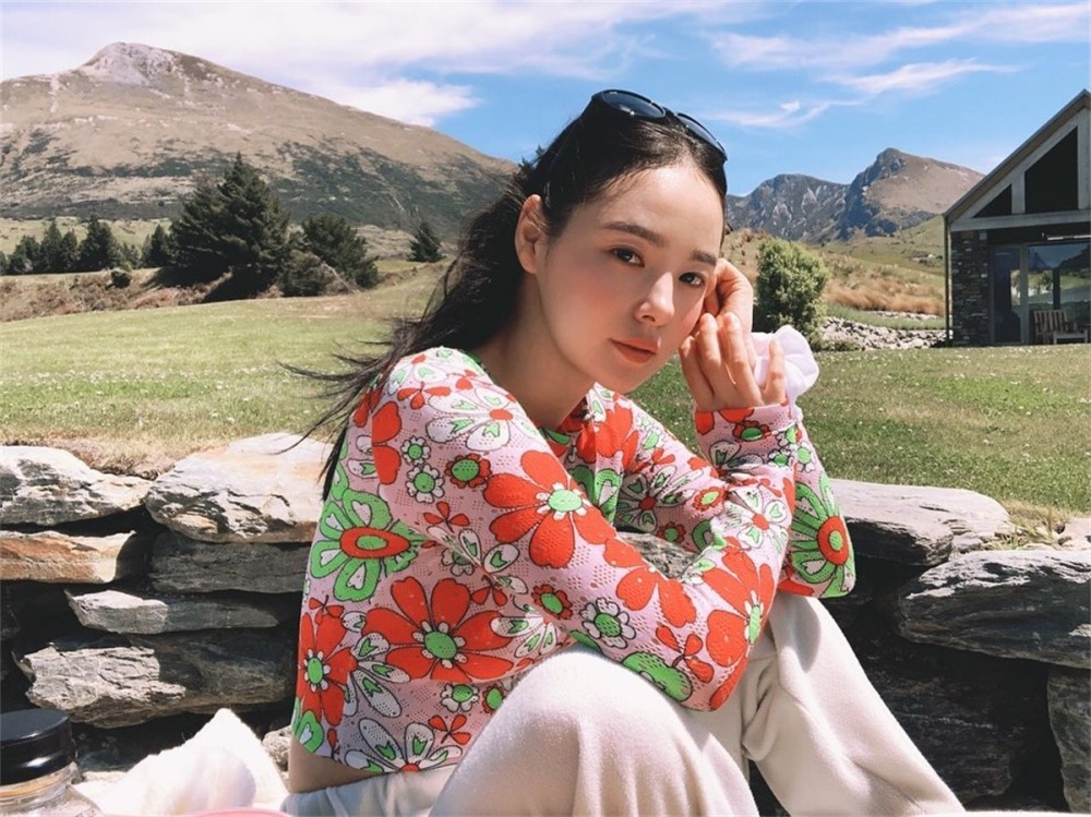 bigbangtaeyang的妻子晒小狗雕像引发讨论难道怀孕了