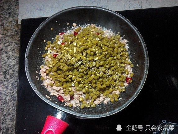 夏天必備下飯菜:肉末酸豇豆,配面就粥夾饅頭,好吃又開胃