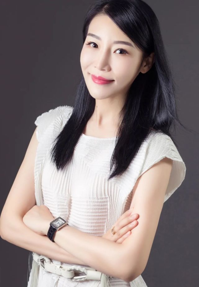 有音乐有资讯的风格更加鲜明,配合更加完美搭档七年不痒的两位主持