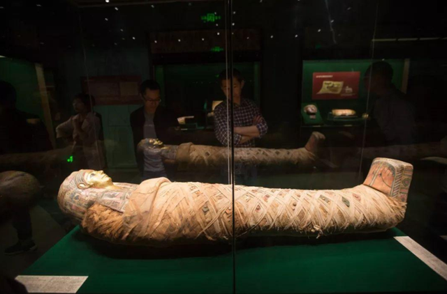 古埃及人制造干尸的方法简直就是一种对死者的摧残