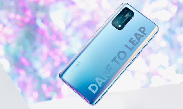 它就是真我(realme)x7 pro至尊版,从名字上我们知道这是真我x7 pro的