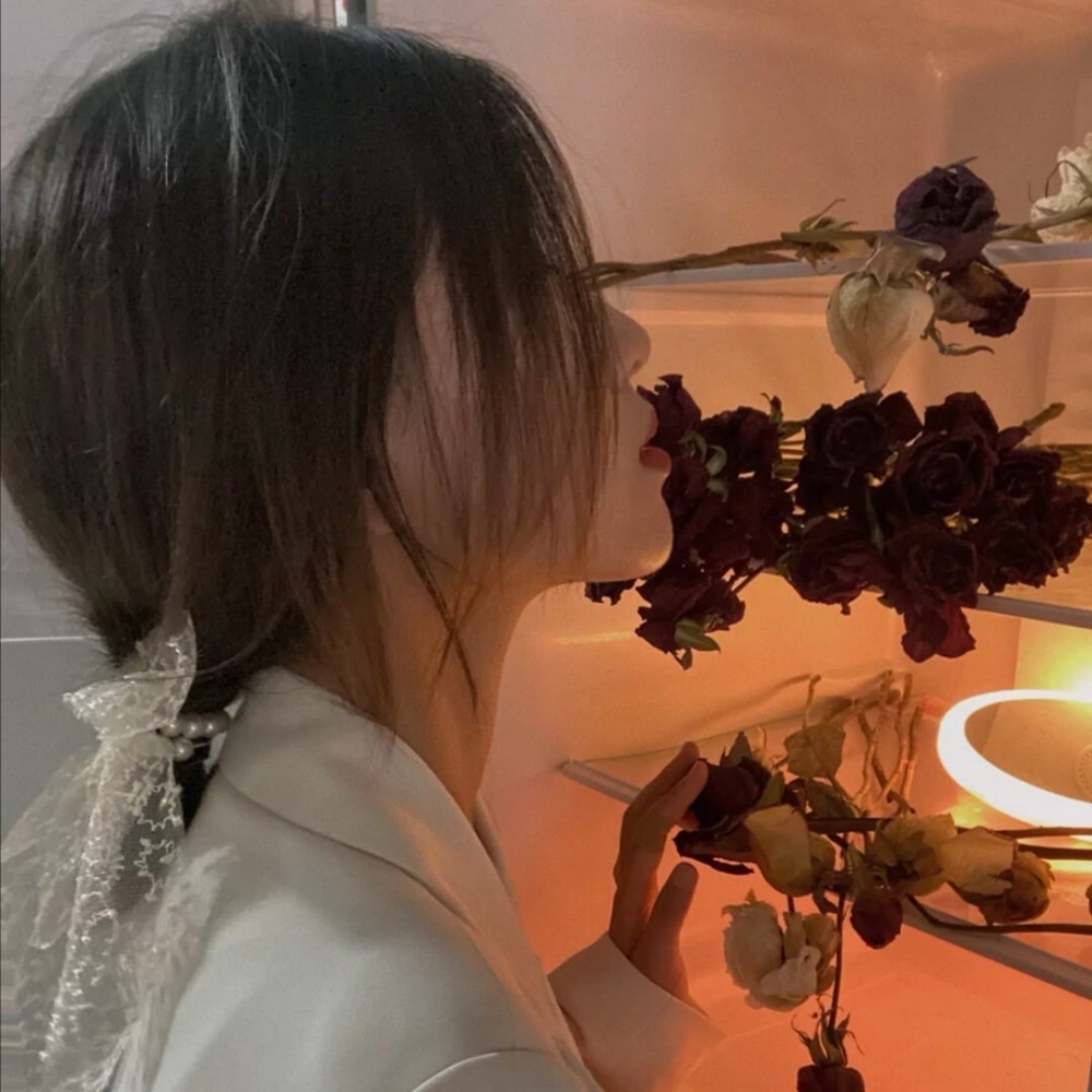 女生头像你遇见的人越多就会越明白更想回到谁身边