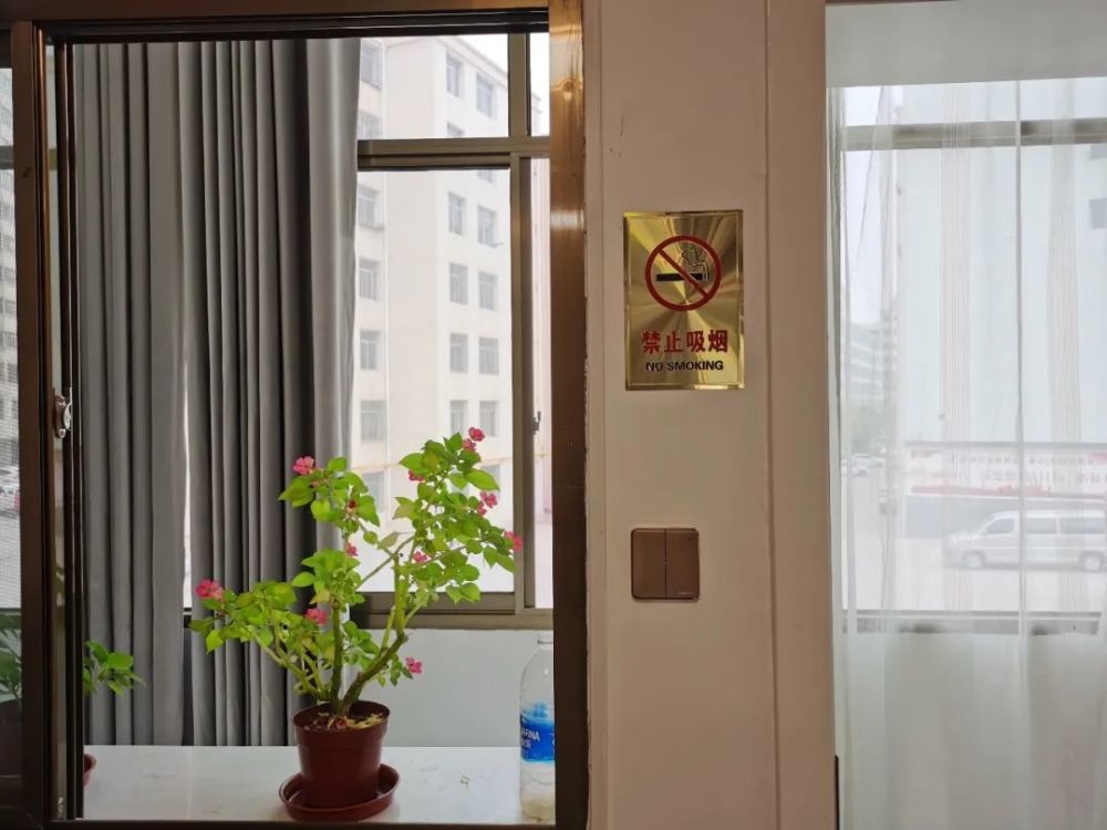 红园街道创建无烟场所从你我做起