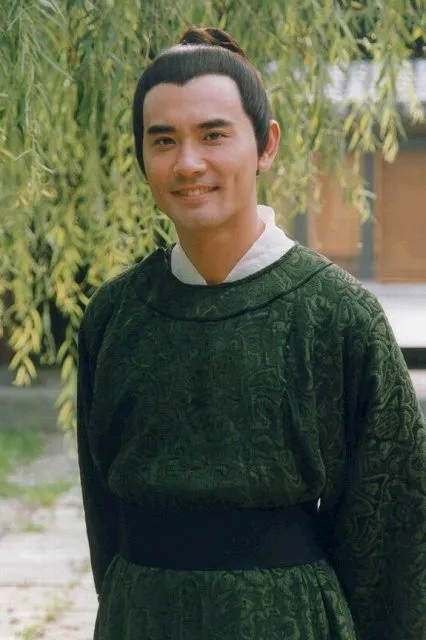 61岁赵文瑄健身浑身肌肉称自己为巨石强瑄昔日古装扮相迷倒周迅