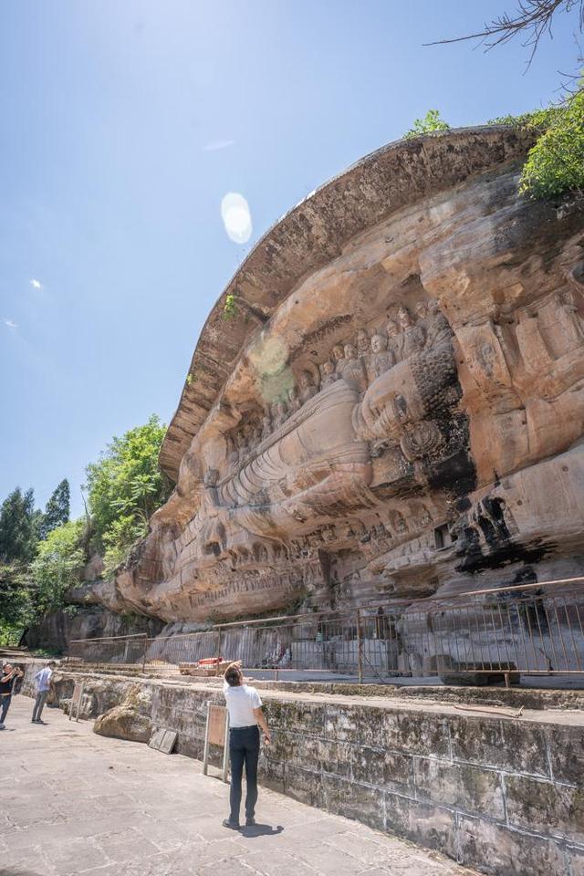 地方可以看到卧佛建在半山腰上的真的非常震撼