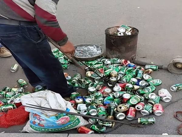 废旧易拉罐新去处,大爷已经开始用它赚钱了,而你还在乱扔?