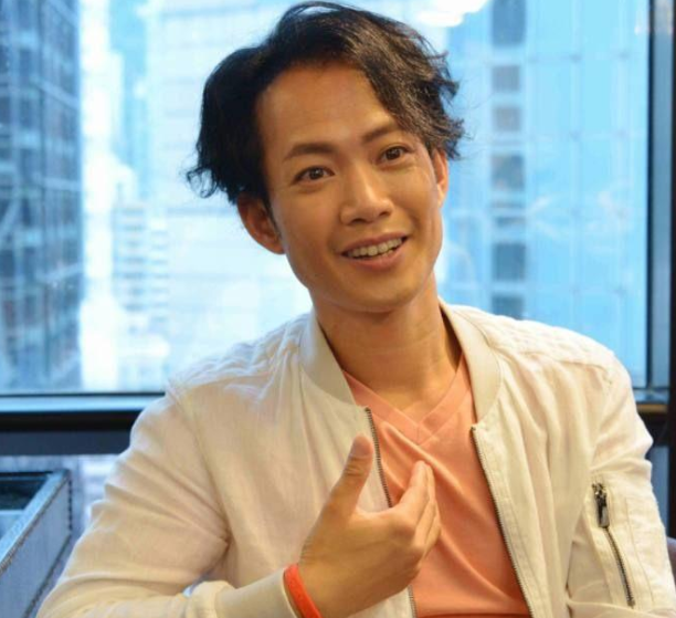 演员敖嘉年47送外卖,离开tvb后生活太困难?