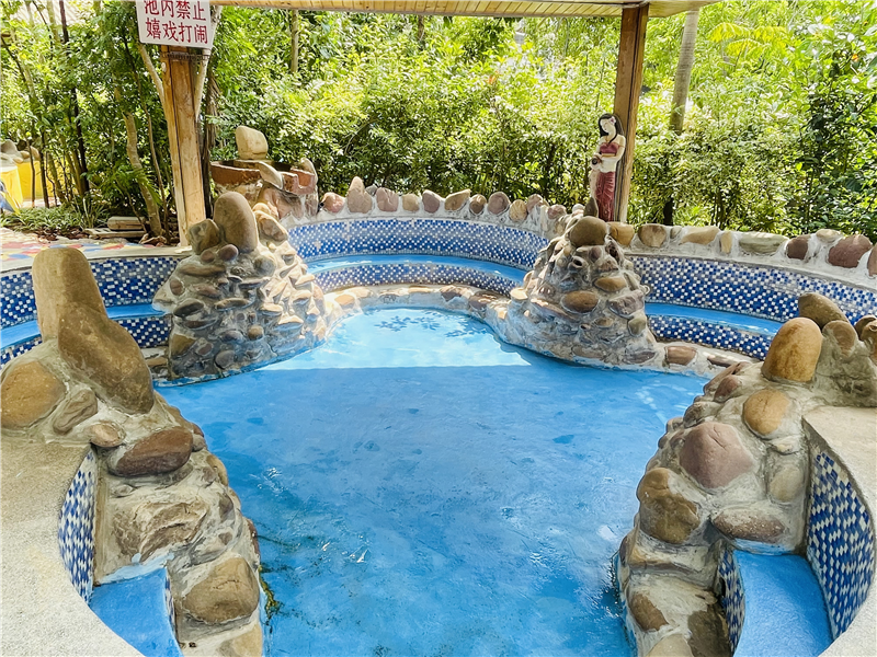 坐标:磨思高速公路同心收费站西侧同心温泉票价:成人,儿童20元/人.