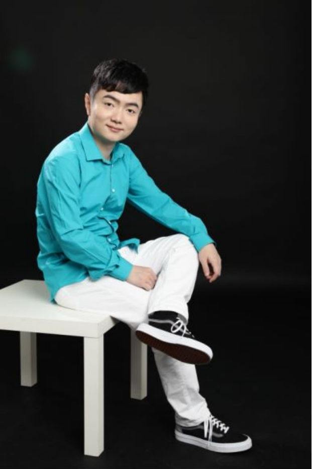 然而,褪去身外之物的三剑客光芒,沈文裕是最为专注和执着于钢琴艺术的