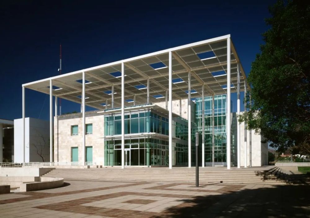 如洛杉矶罗纳德·里根加州大学洛杉矶分校医学中心,文莱的苏丹陛下