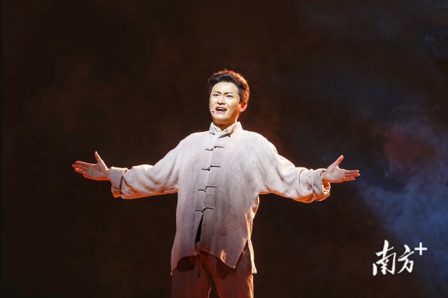 殷红木棉中山首演140分钟演绎杨殷烈士青春壮志