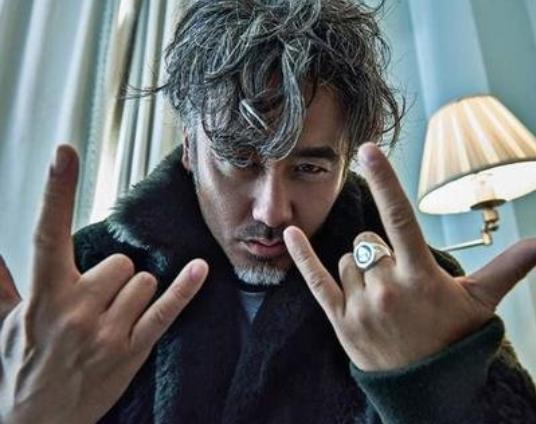 17岁结肠被割,42岁走红成"雅痞"大叔,却因送小三坐牢成渣男