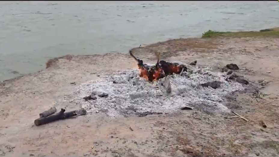 惨烈印度恒河里发现超过2000具尸体被遗弃