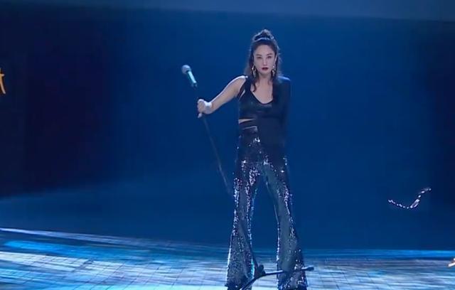 她花了3285天,从全球笑柄到全民女神,年近40郑希怡靠什么翻身?