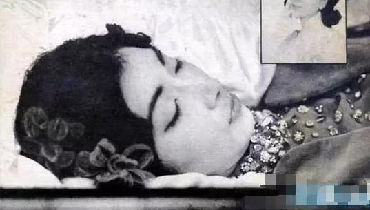 比肩李小龙的巨星林黛30岁因琐事自杀留下1岁孩儿丈夫不再娶