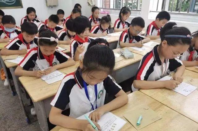 中小学12年学制将缩短至10年 教育部作出回应 家长表示赞成 腾讯新闻