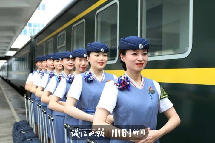 还记得那抹金温蓝吗浙江这条铁路乘务员换新装小姐姐们太美了