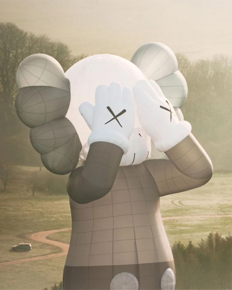 《kaws:holiday》第六站|热气球之都—英国升空