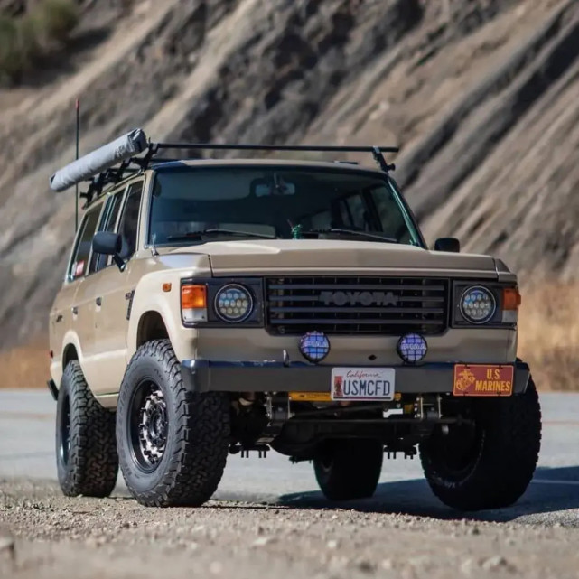 真正的沙漠王子这辆丰田fj60修复的不错