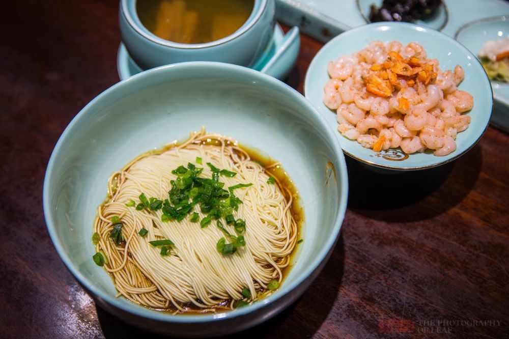 准备好了虾仁,虾籽,虾膏这些原料后,就是烹饪的过程,每家有每家的做法