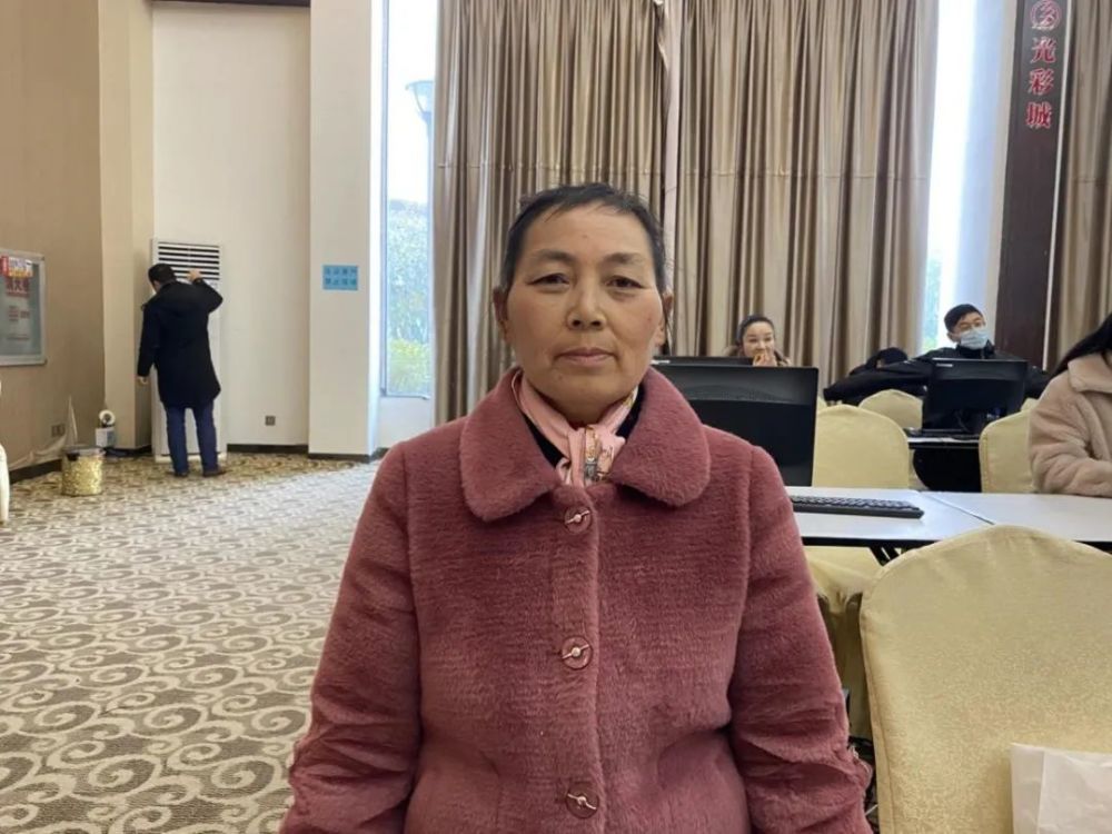 去年参加了当阳电商中心的电商培训后,吴圣翠以"香菇妹妹"的身份,开启