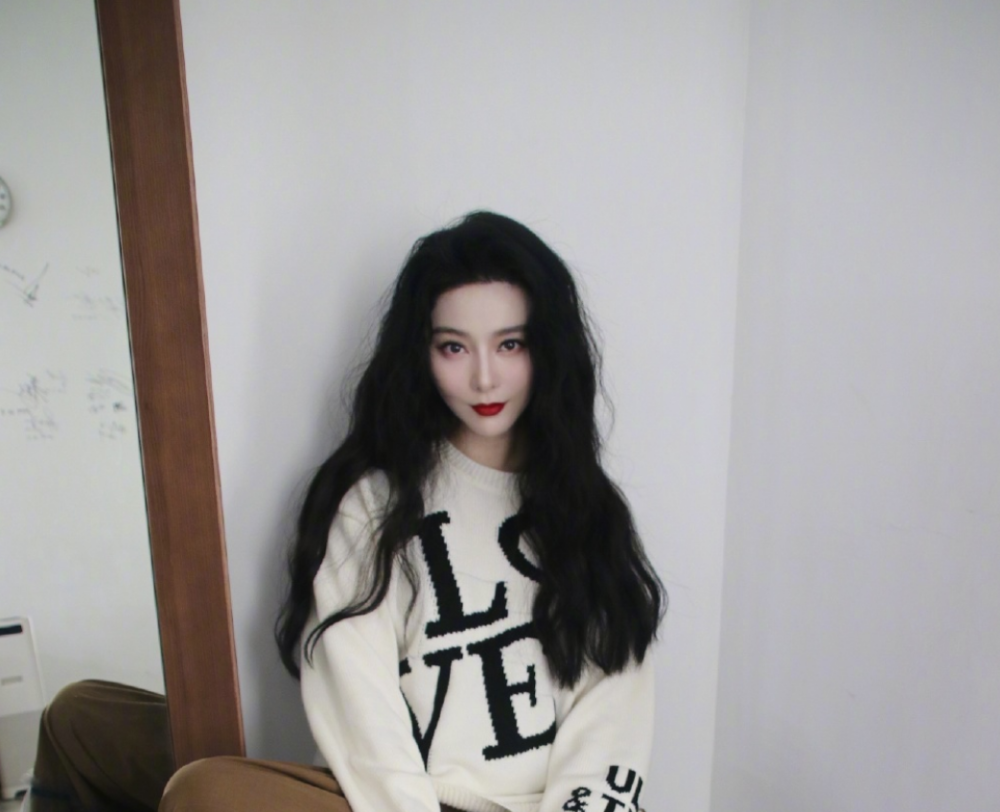 范冰冰生图曝光,无美颜滤镜肤色黑了一个度,颜值依旧超抗打!