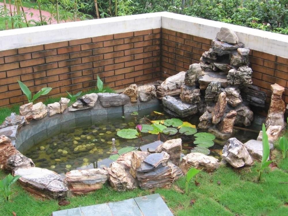 别再互相看不上了院子里挖鱼池防水确实重要两种方法都靠谱